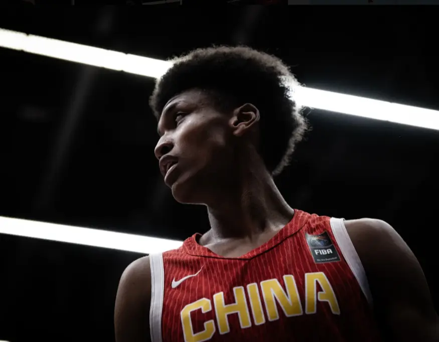 对名校控卫不落下风！朱正成国青唯一亮点 另两位黑人混血成陪衬