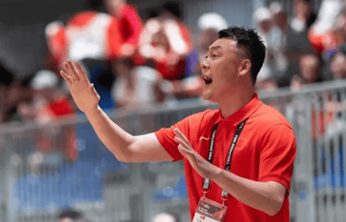 媒体人：明明有能力跟他们打到最后，为啥非要自己瞎操作