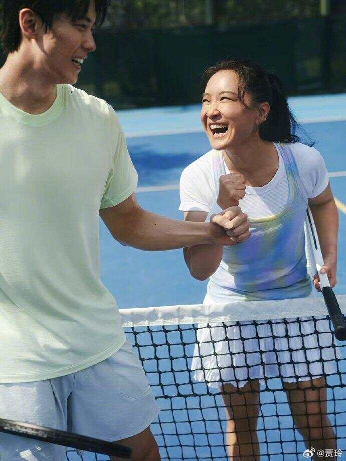 跨界！汪顺和贾玲一起打网球，还邀请下次挑战冲浪上板