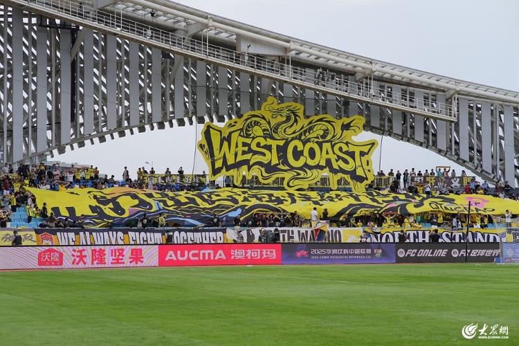 青岛西海岸1-0小胜海牛，戴维森世界波，兰克尔-泽错失空门