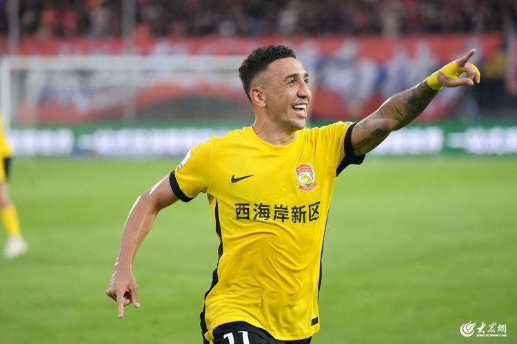 青岛西海岸1-0小胜海牛，戴维森世界波，兰克尔-泽错失空门