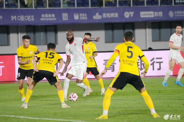 青岛西海岸1-0小胜海牛，戴维森世界波，兰克尔-泽错失空门