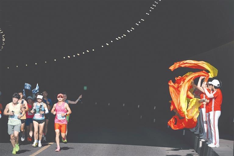 2025麟游夏季半程马拉松跑热“避暑经济”