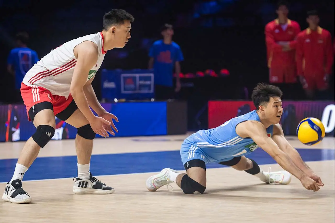 中国男排输惨了，连续三场被3-0横扫，世联赛2胜6负，排名倒数！