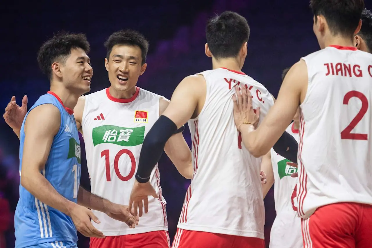 中国男排输惨了，连续三场被3-0横扫，世联赛2胜6负，排名倒数！