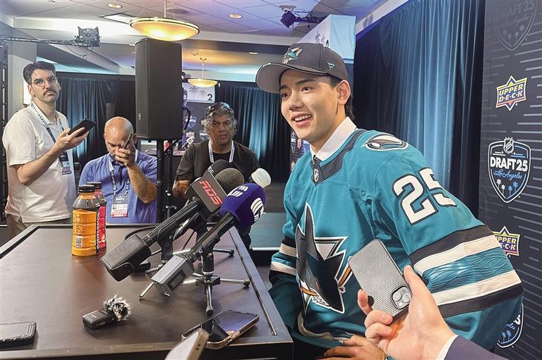 中国球员王浩西被NHL圣何塞鲨鱼队选中