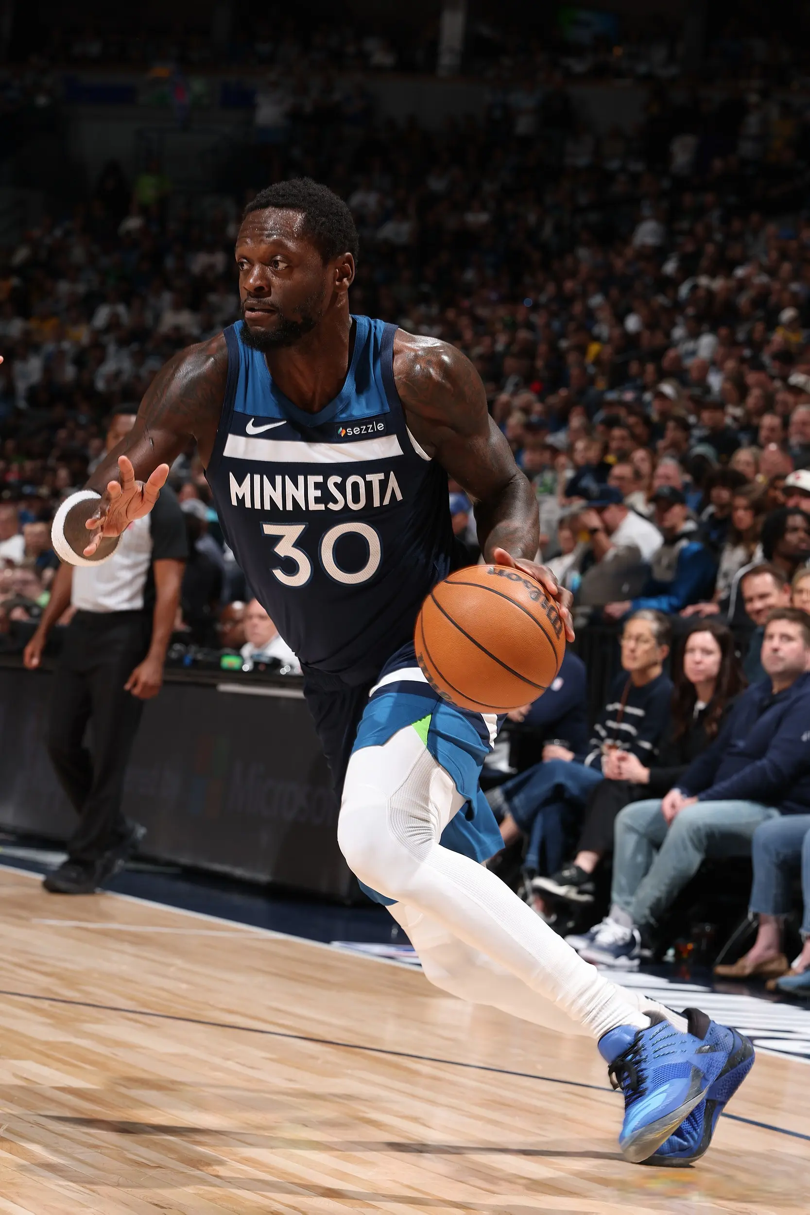 5年1.22亿！快船回报哈登，詹姆斯破NBA79年记录，湖人遭悍将拒绝