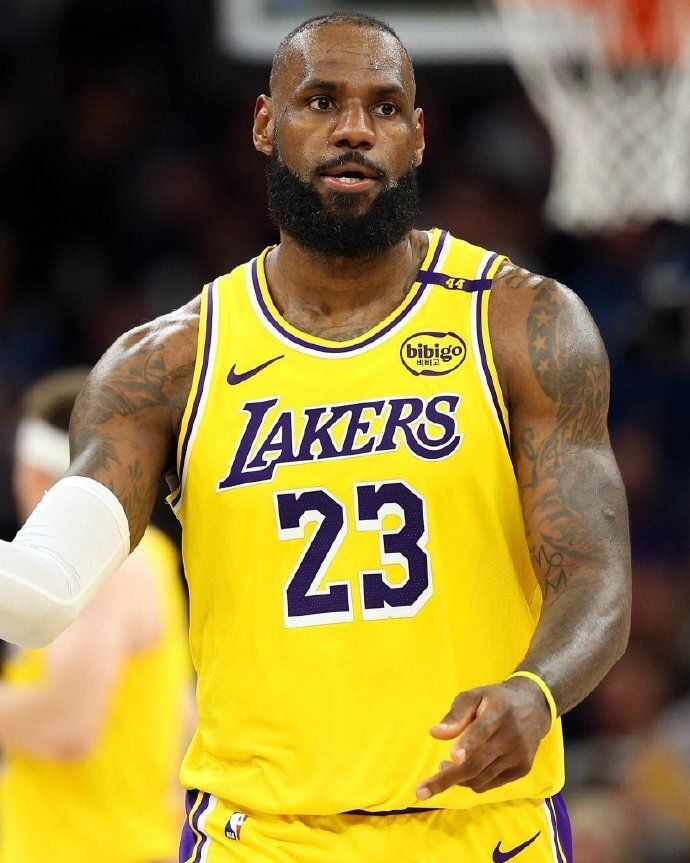 2025NBA交易最新消息汇总：詹姆斯将上演生涯最后一舞？哈登续约快船！