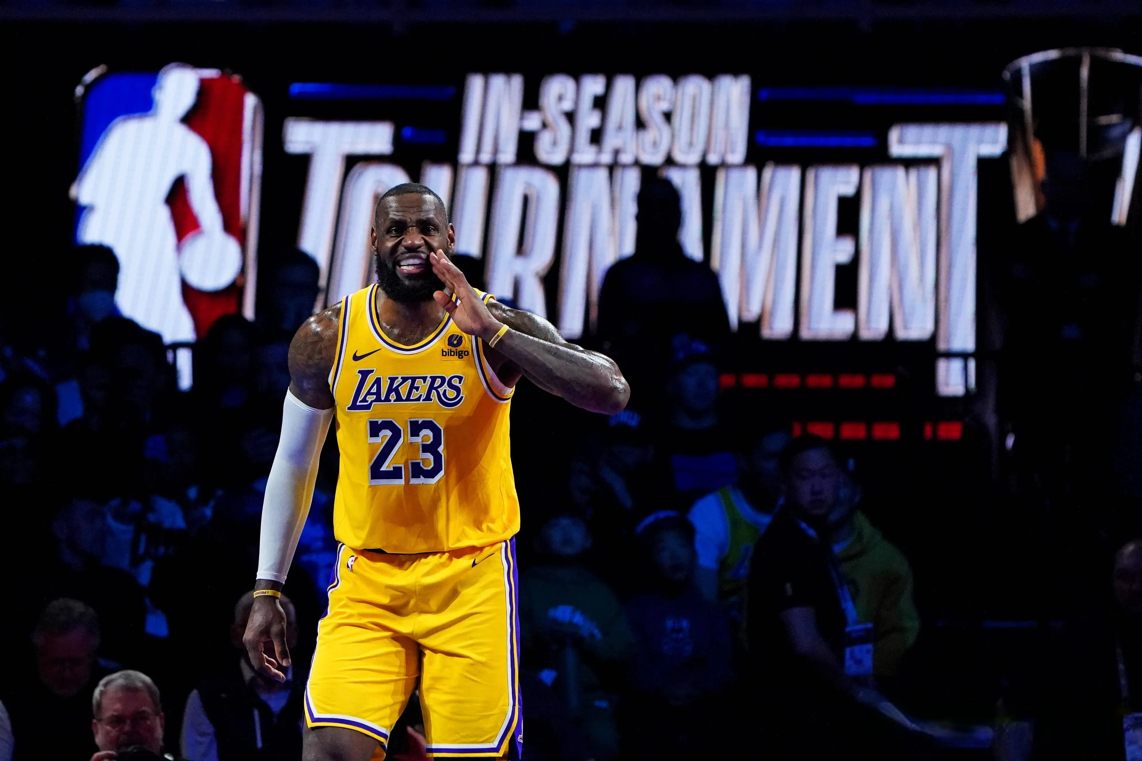 5年1.22亿！快船回报哈登，詹姆斯破NBA79年记录，湖人遭悍将拒绝