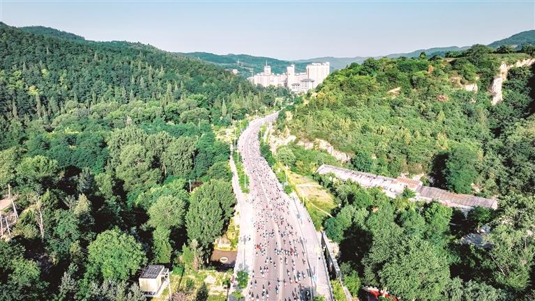 2025麟游夏季半程马拉松跑热“避暑经济”
