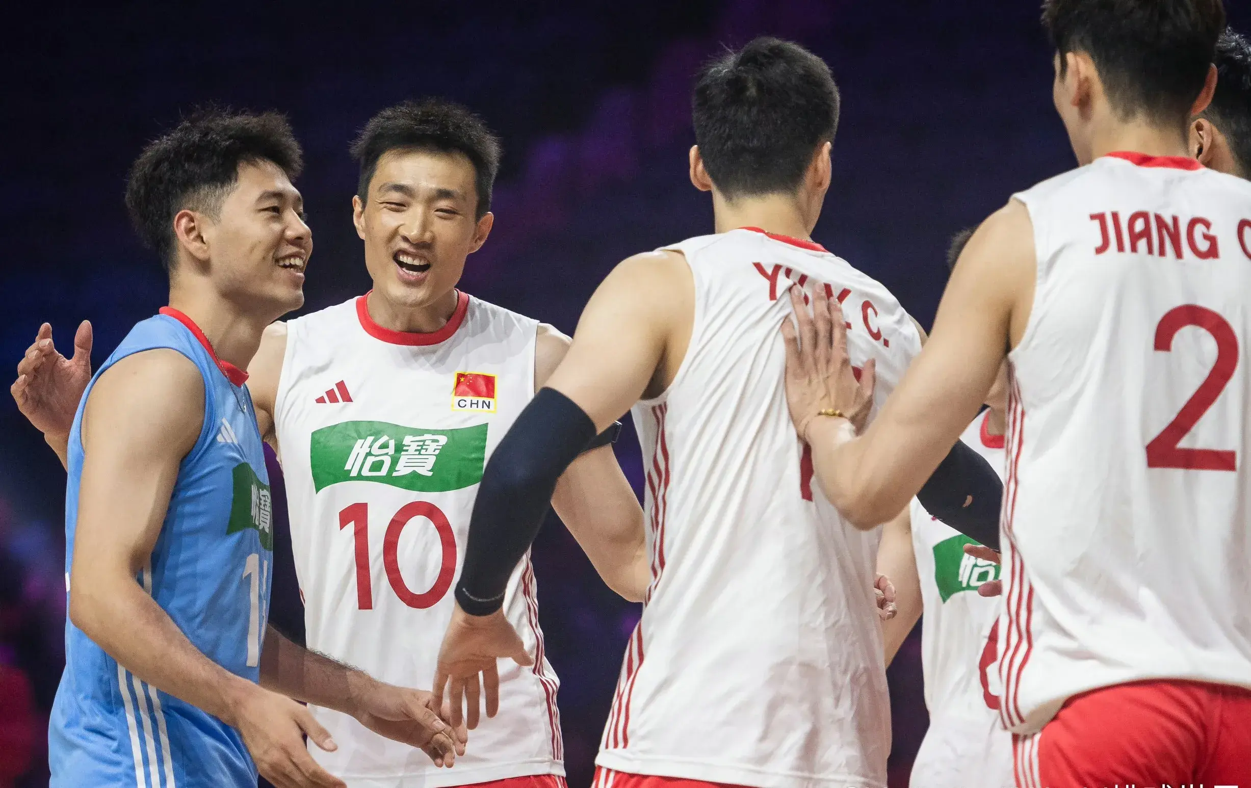 队长江川表态，教练海宁指出问题，中国男排高开低走，五连败收官