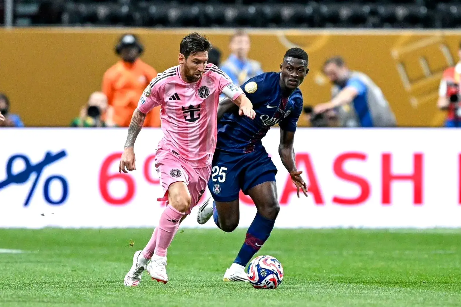 4-2！4-0！世俱杯疯狂一夜，拜仁过关，梅西被淘汰，8强决出四席