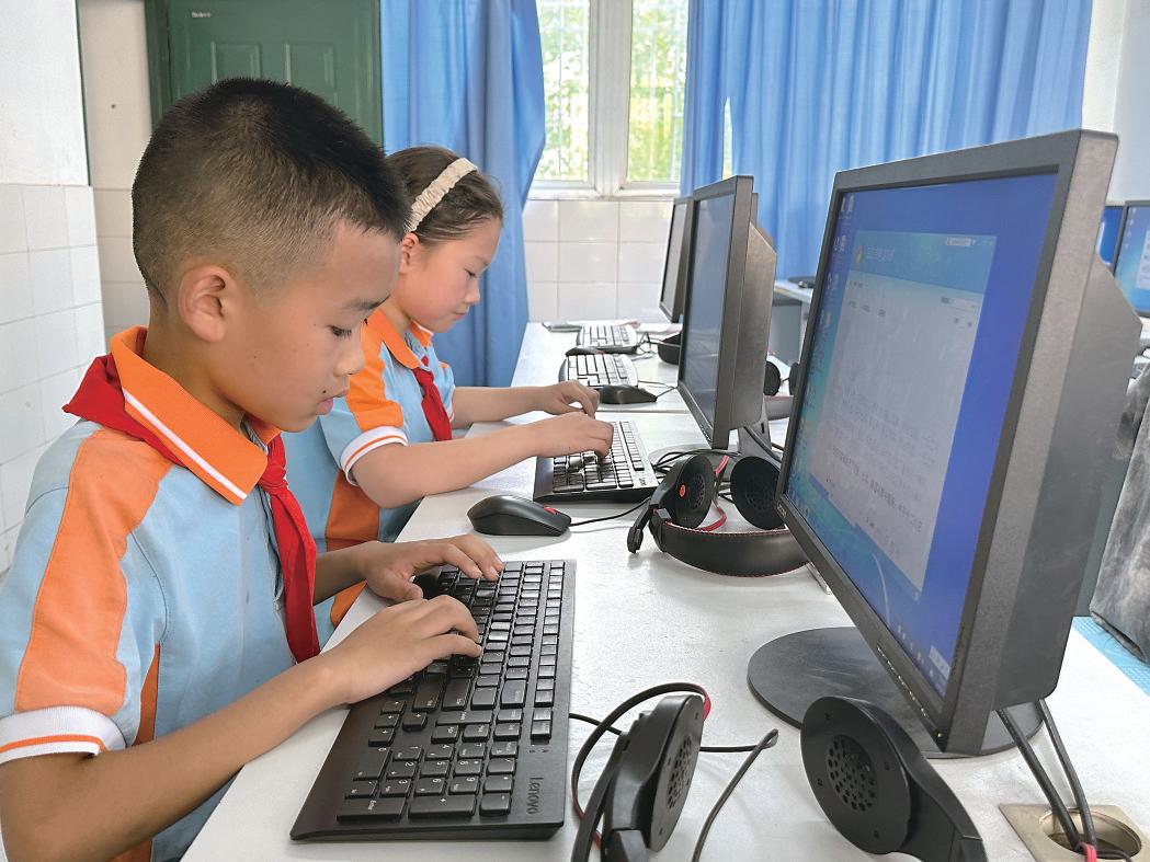 乐山市通江小学：举办创意编程竞赛与打字比赛