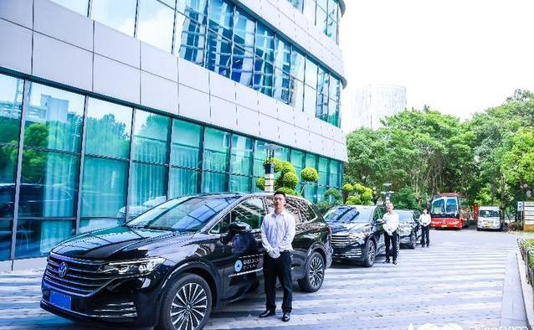 五米三MPV火爆上海，威然接送大佬，19.99万值吗？