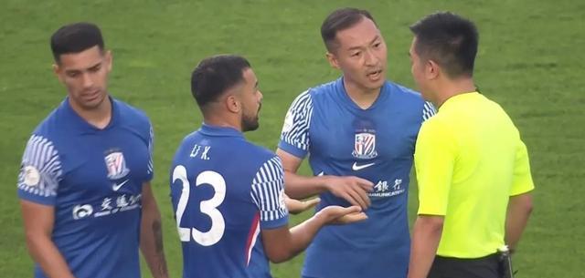 2-2！2-1！中超又乱了，蓉城翻车丢分，梅州八连败，申花重返榜首