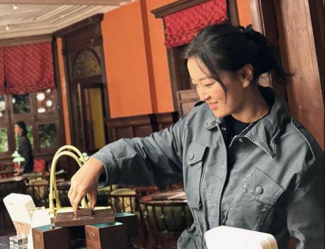 贾玲瘦身100斤后首秀网球场，与奥运冠军对战，活力少女感爆棚？
