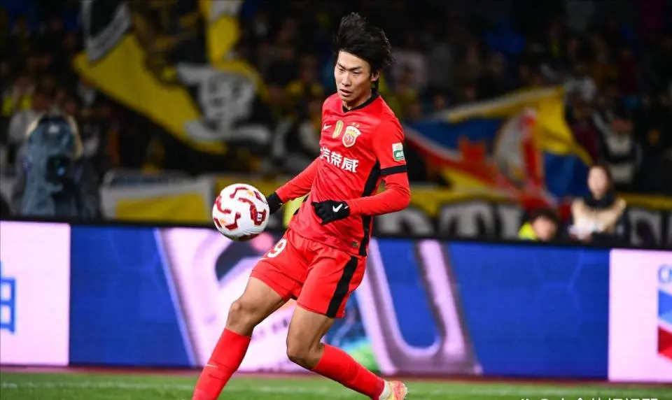 这也配叫换血？中超6大才俊无缘东亚杯！19岁海港红星3球4助仍落选
