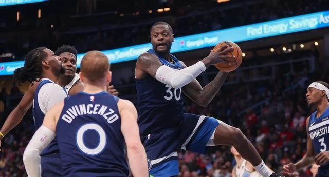 NBA三届全明星兰德尔与森林狼达成3年1亿$续约合同&并有球员选项