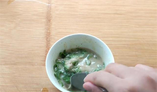 最快速葱油饼做法，外酥里软，不用饧面，凉了不硬，太节约时间了