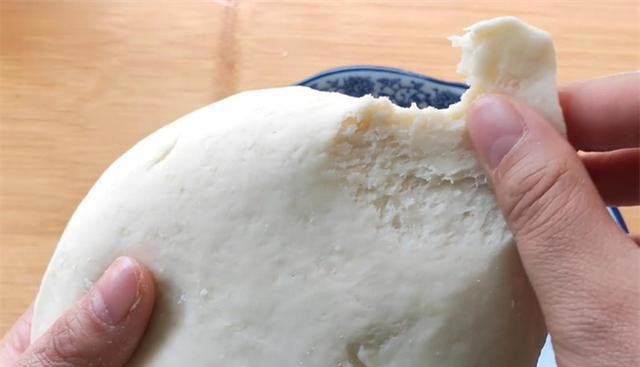 最快速葱油饼做法，外酥里软，不用饧面，凉了不硬，太节约时间了