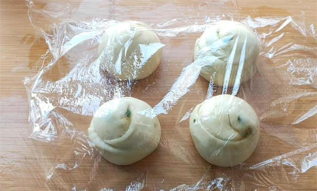 最快速葱油饼做法，外酥里软，不用饧面，凉了不硬，太节约时间了