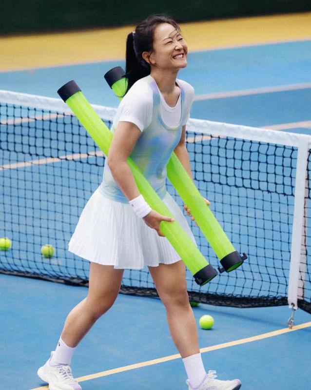 贾玲瘦身100斤后首秀网球场，与奥运冠军对战，活力少女感爆棚？
