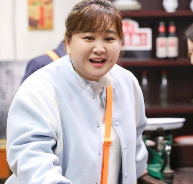 贾玲瘦身100斤后首秀网球场，与奥运冠军对战，活力少女感爆棚？