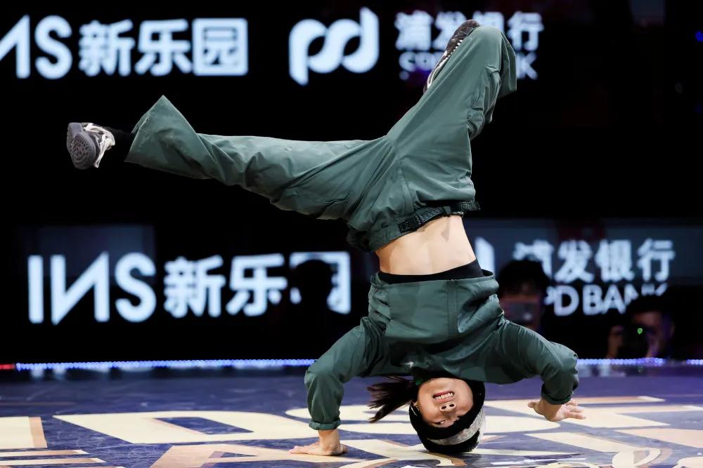 霹雳舞亚青赛夺冠后，她又在成年组折桂