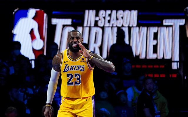 NBA一夜9笔交易！詹姆斯合同敲定，哈登续约成功，火箭成最大赢家