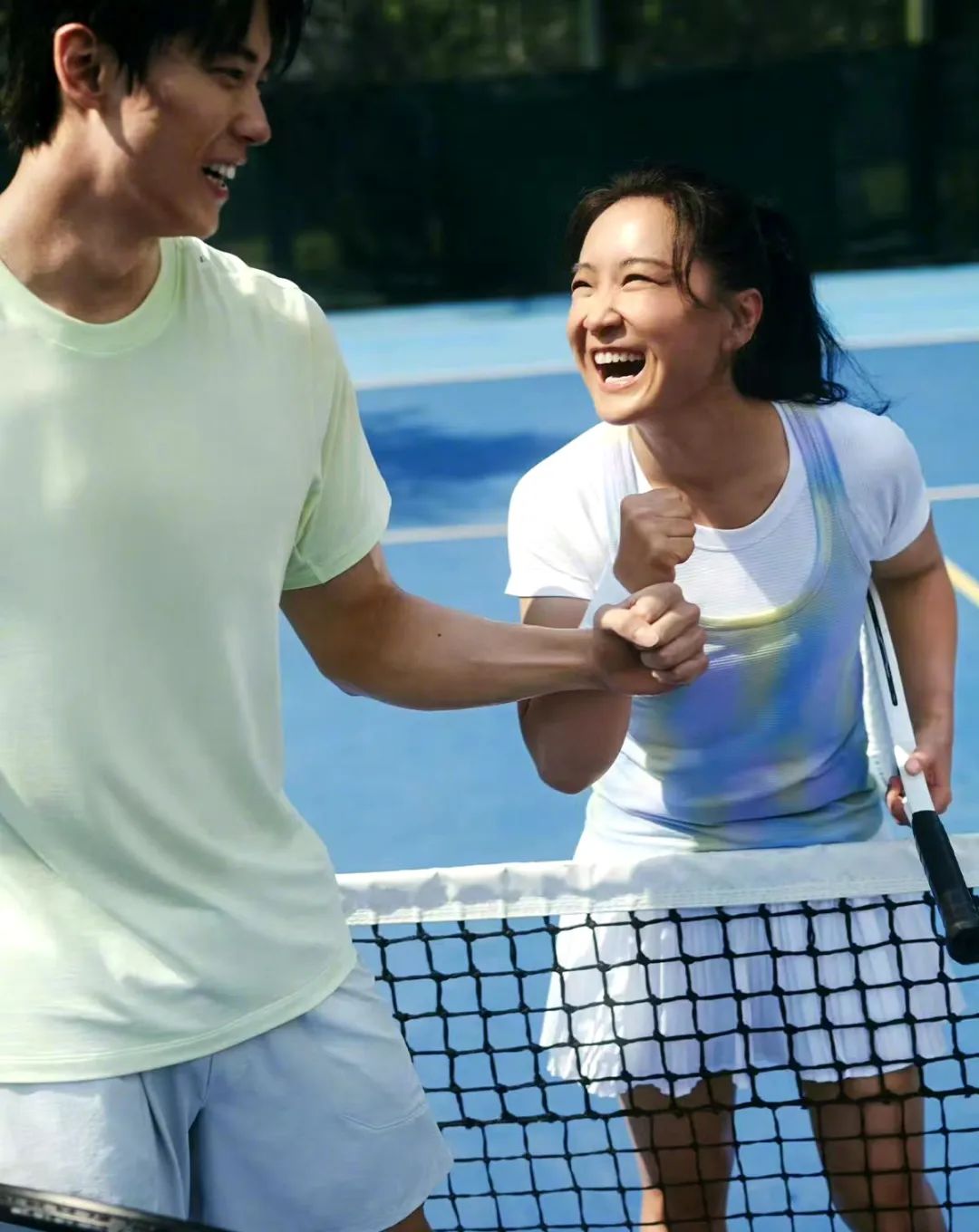 糖分超标！贾玲与泳坛男神汪顺合体打网球，贾玲笑得那叫一个甜呀！