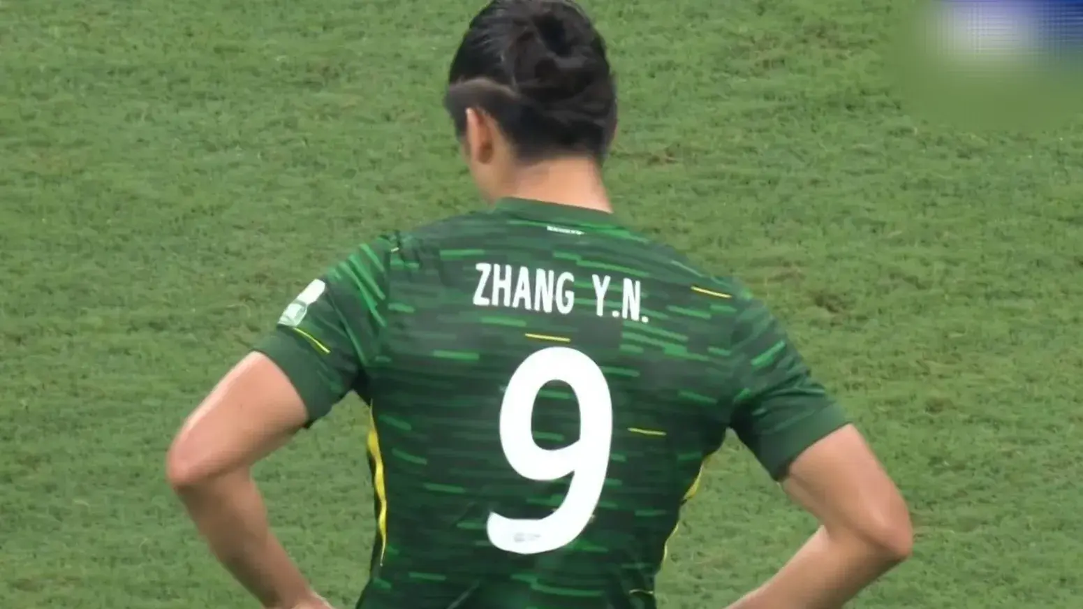 2-1逆转！中超最大黑马倒下，国安神了，豪取18场不败，夺回榜首