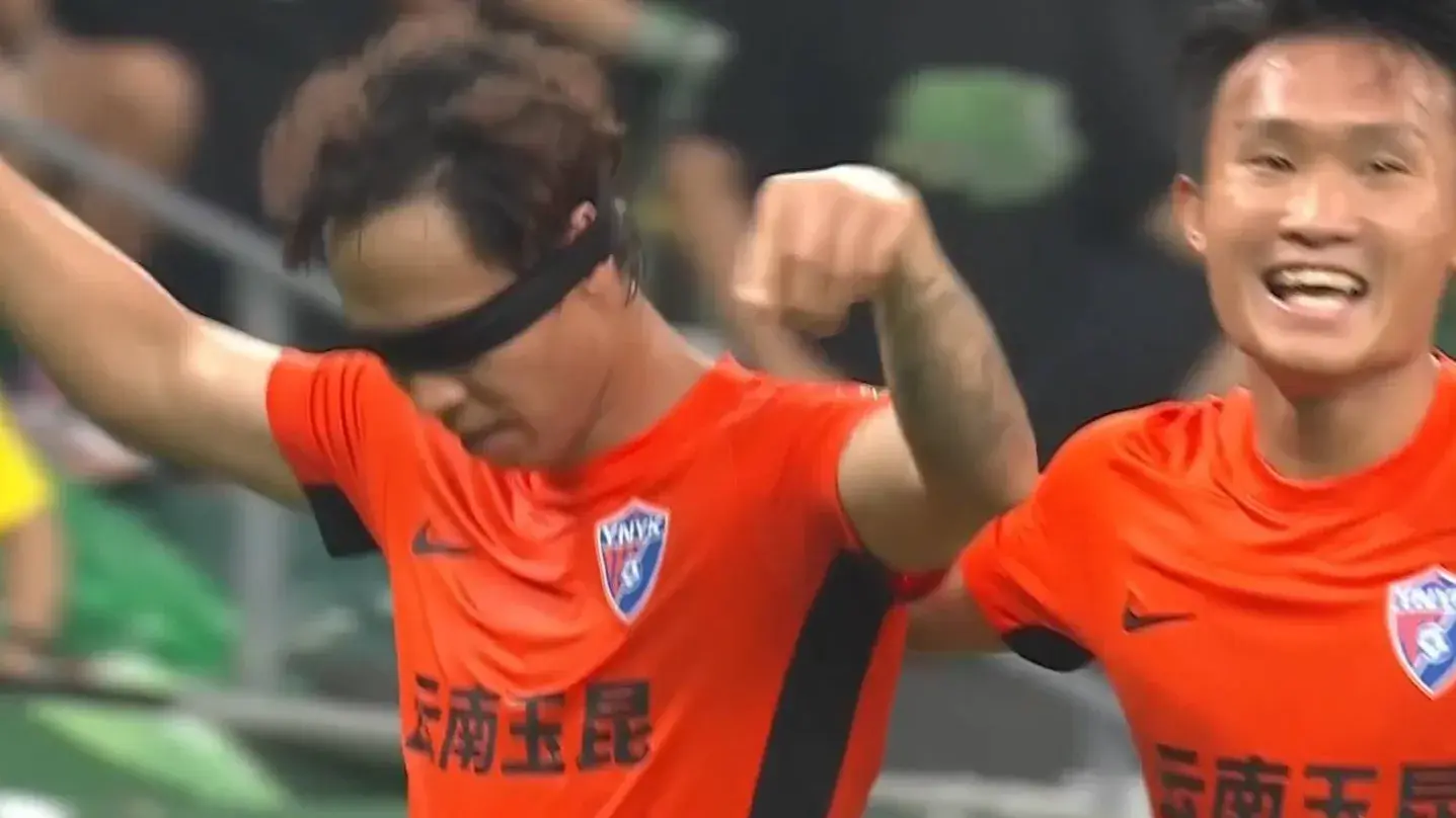 2-1逆转！中超最大黑马倒下，国安神了，豪取18场不败，夺回榜首