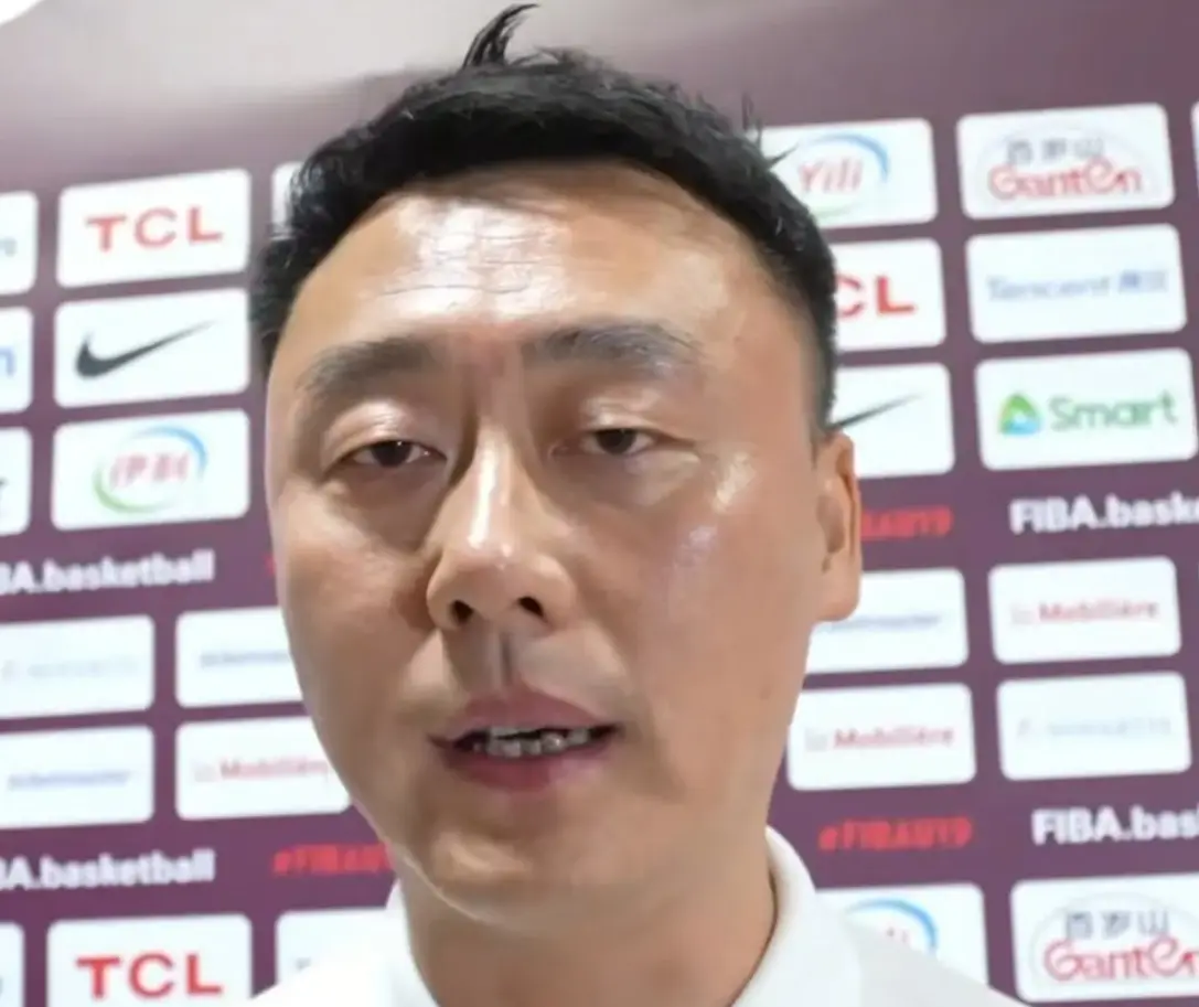 谁说的对？曲绍斌两连败后称是来学习的 青训总监却要保十争八