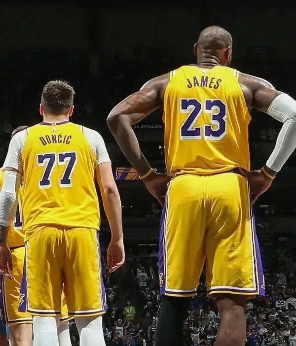 23个赛季！历史首人！詹姆斯NBA最后一舞或将申请交易