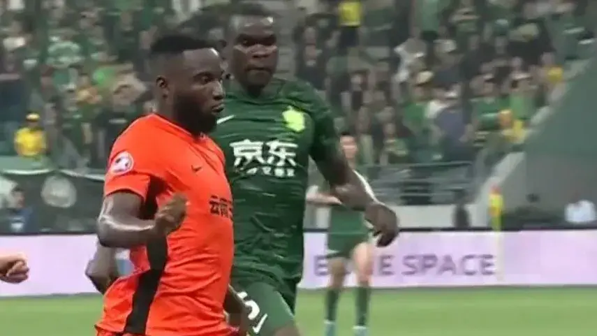 2-1逆转！中超最大黑马倒下，国安神了，豪取18场不败，夺回榜首