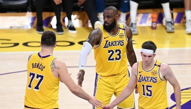 23个赛季！历史首人！詹姆斯NBA最后一舞或将申请交易