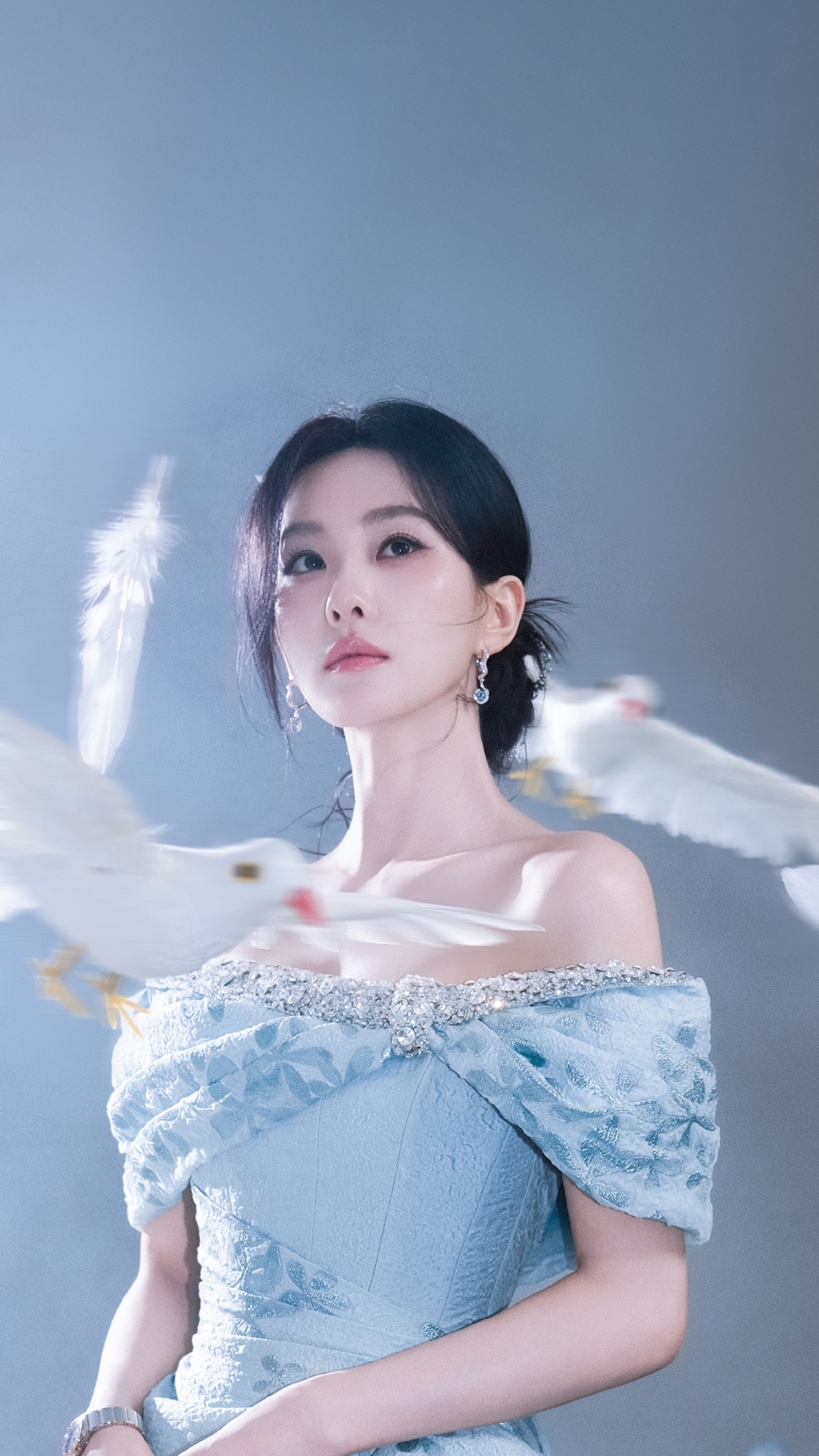 蓝裙下的东方美人韵