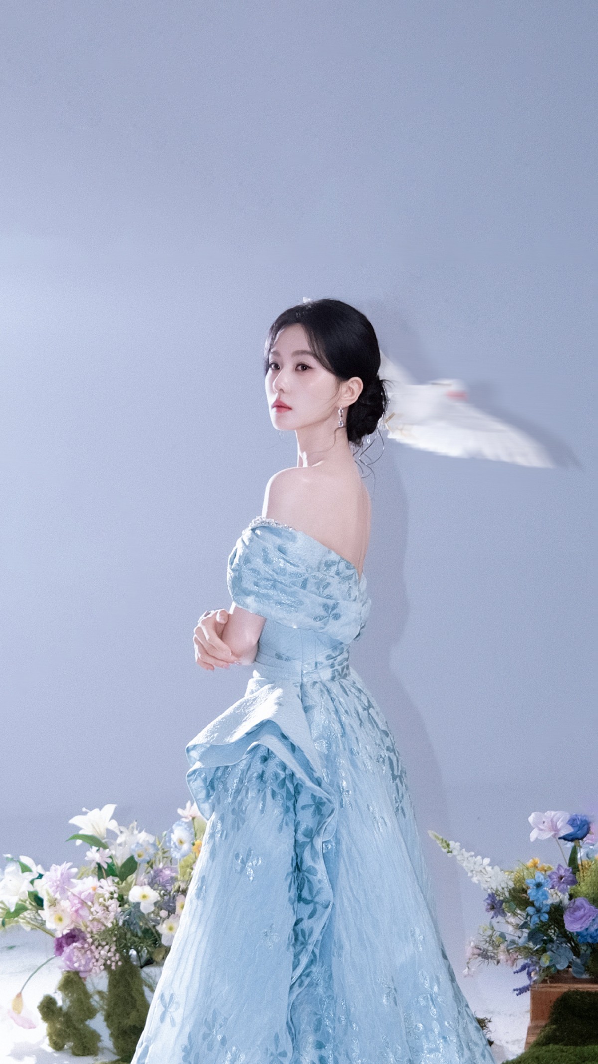 蓝裙下的东方美人韵