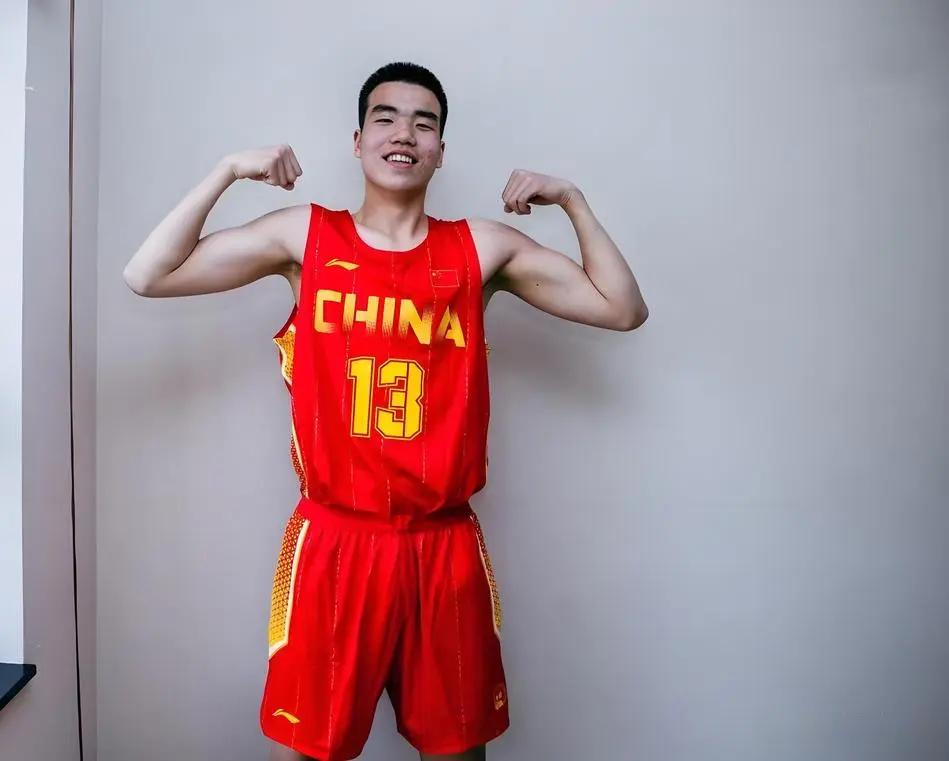 刚年满15岁就成国青大腿！球迷有必要重新认识这名“中国东契奇”