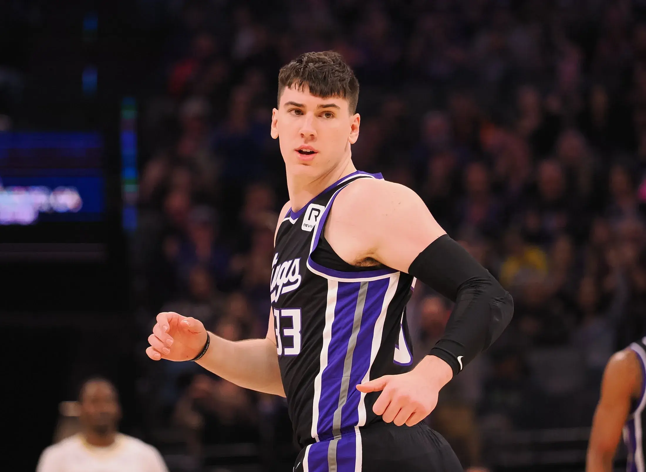 NBA传来多笔重磅签约，火箭起飞升空，湖人因小失大，勇士沉默！