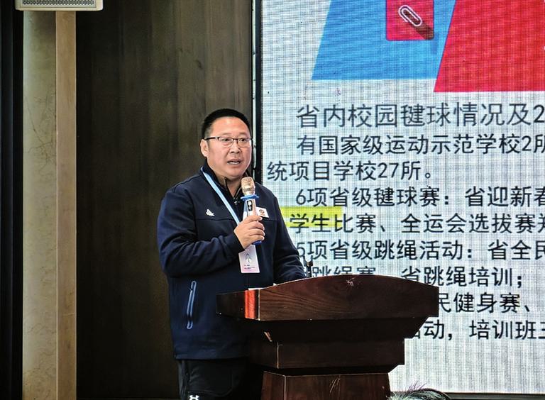一毽钟情，他因为热爱所以坚持