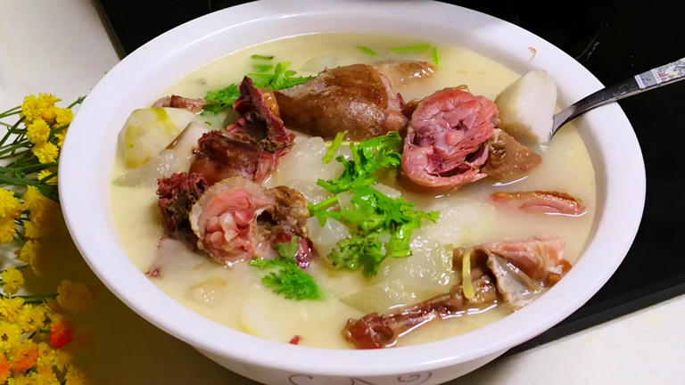 夏季天热多吃这肉，温和滋补，比牛羊肉还补，腿脚好精神佳！