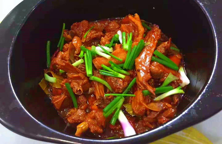 夏季天热多吃这肉，温和滋补，比牛羊肉还补，腿脚好精神佳！