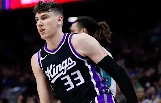 NBA一夜28笔交易！湖人捡漏成功，勇士中锋离队，火箭成最大赢家