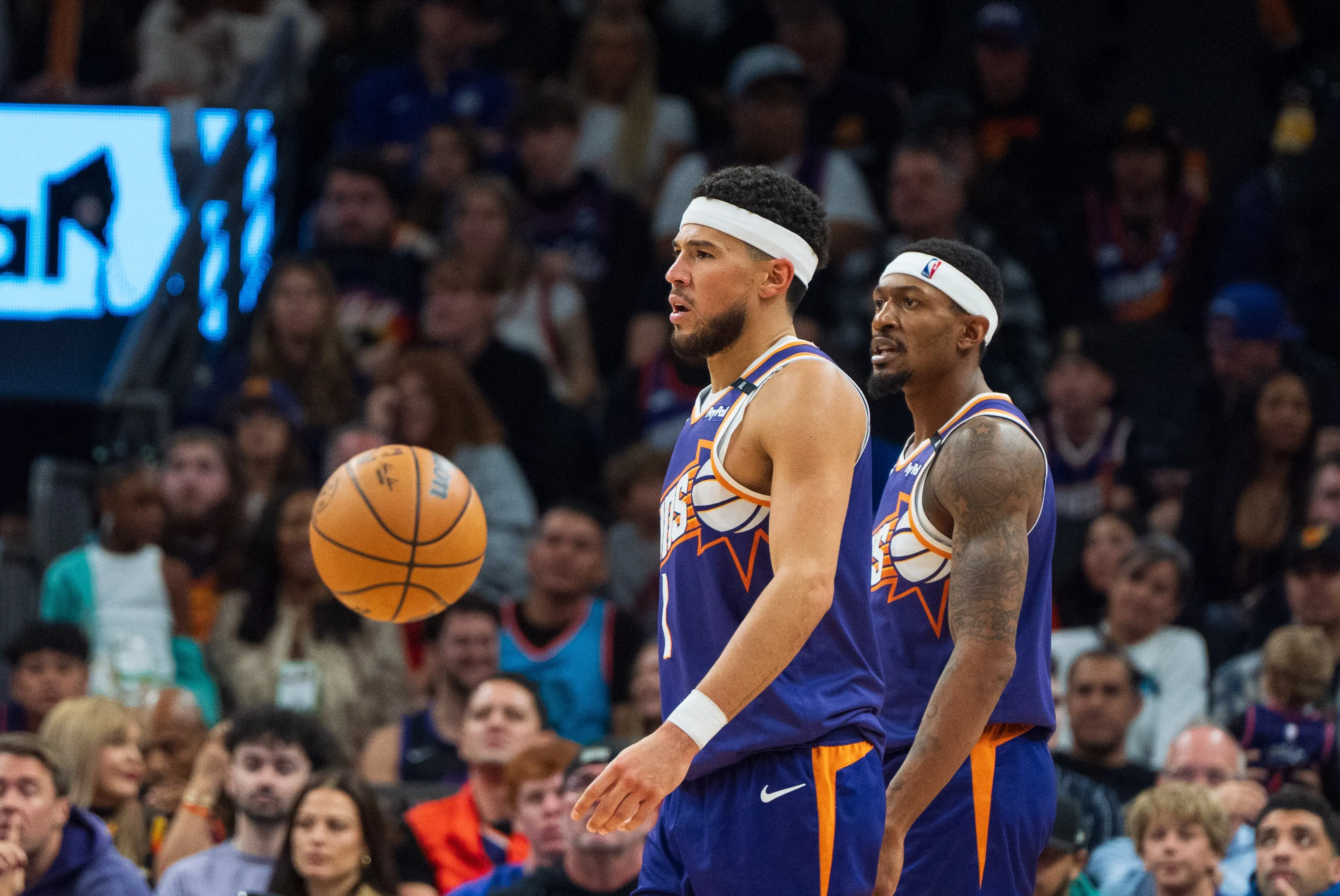 NBA自由市场大乱！火箭连签6人，快船保罗有意，布克或签2年1.5亿
