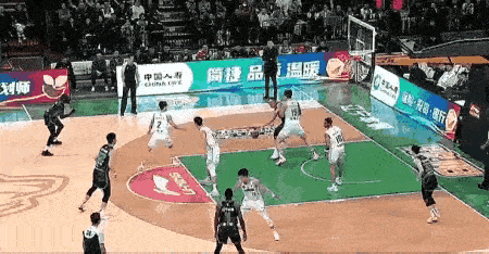 有国外网友晒出杨瀚森CBA比赛的动图：你说他无法适应NBA？