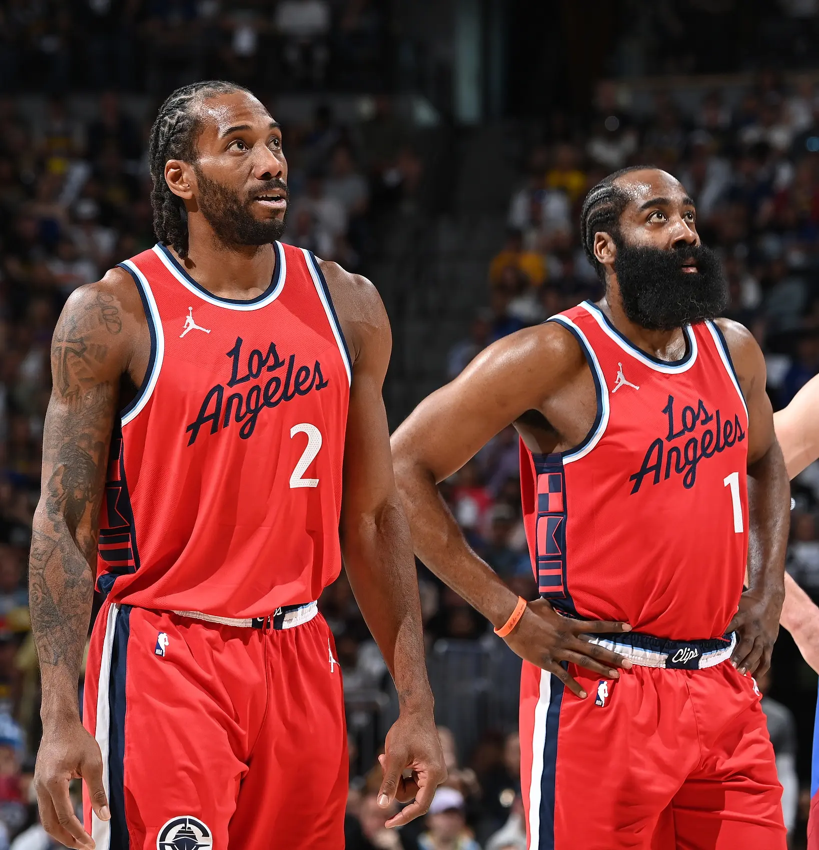 NBA自由市场大乱！火箭连签6人，快船保罗有意，布克或签2年1.5亿