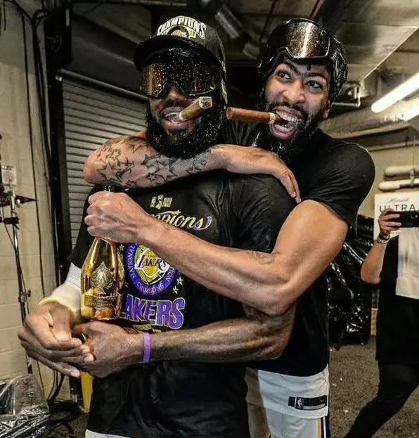 NBA大结局！詹姆斯宣布重要决定，美媒爆料转会预期 组四状元体系