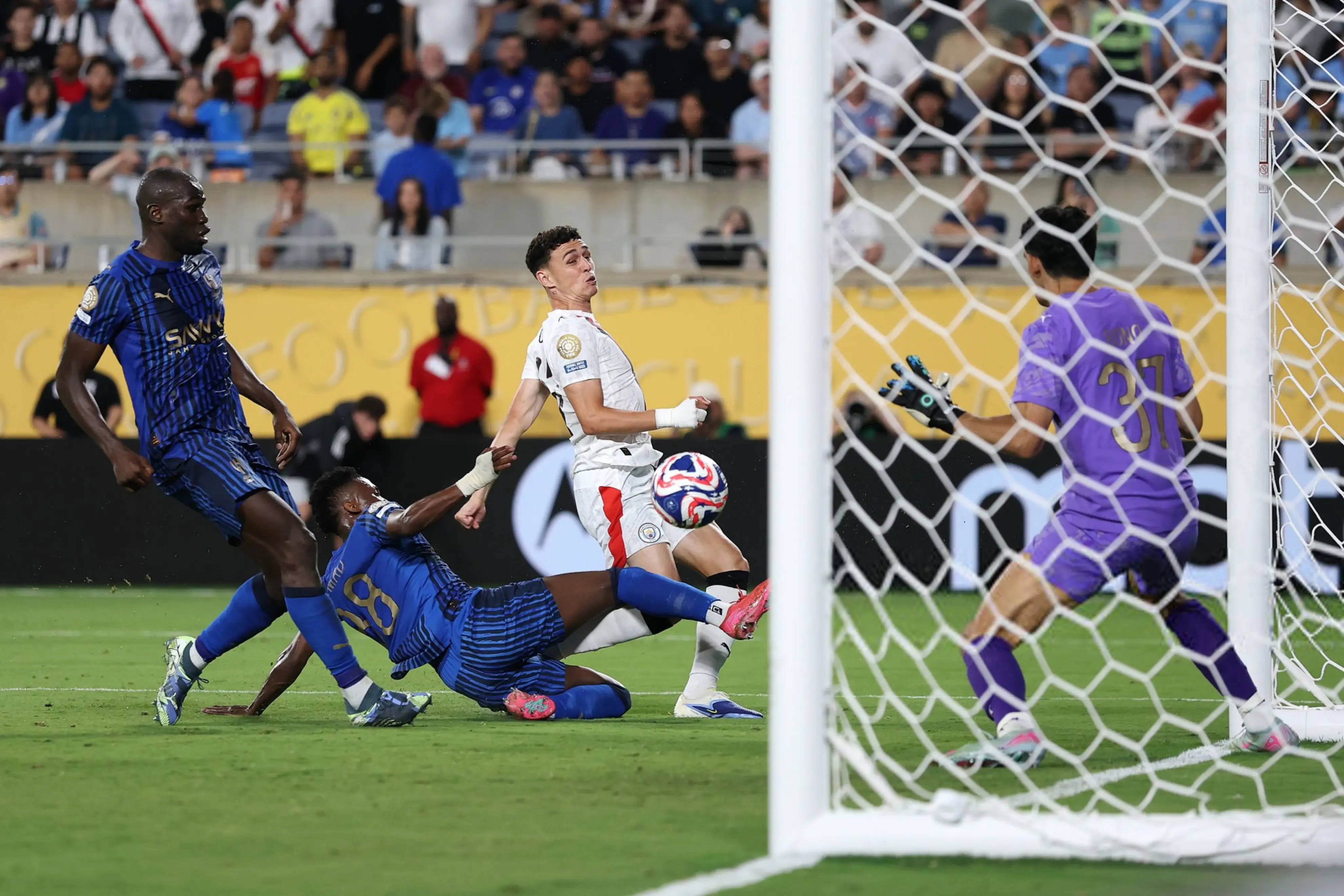 0-2，3-4！世俱杯一夜两大超级冷门：13亿豪阵倒地，曼城无缘8强