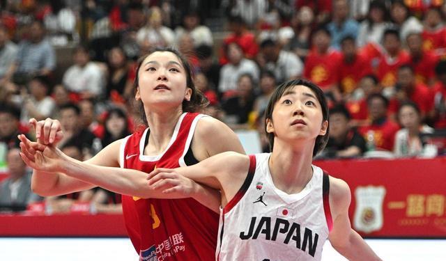 中国女篮位居榜首？张子宇的亮相，戳穿了多少伪球迷的真实面目